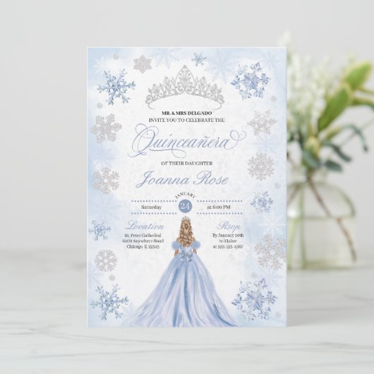 Blue Winter Wonderland Snowflake Quinceanera Einladung (Stehend Vorderseite)