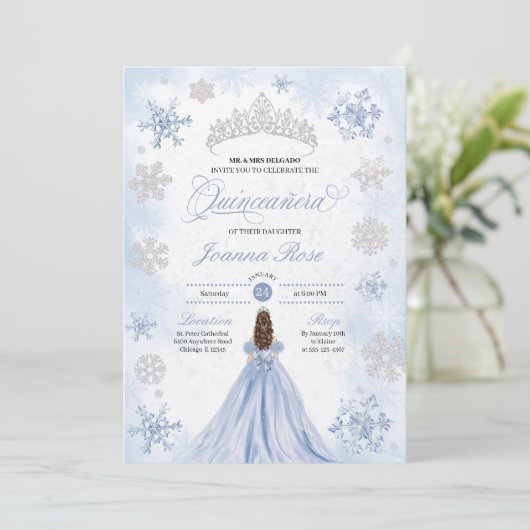 Blue Winter Wonderland Snowflake Quinceanera Einladung (Stehend Vorderseite)