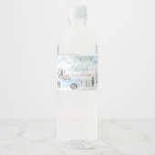 Blue Winter Woodland Truck Baby Dusche Wasserflaschenetikett (Vorderseite)