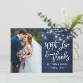 Blue Wood Lights Pinselschrift Liebe Dank Hochzeit Dankeskarte (Stehend Vorderseite)
