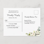 Blue Wood White Roses Rustic Wedding RSVP Postkarte (Rückseite)