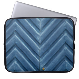 Blue wooden chevron wall laptopschutzhülle