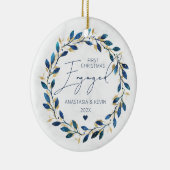Blue Wreath First Christmas Verlobt Keramik Ornament (Rechts)