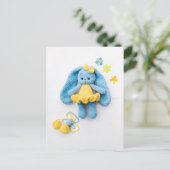 Blue & Yellow Crochet Bunny — Cozy Handmade Art Postkarte (Stehend Vorderseite)