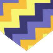 Blue Yellow Gold Chevrons Große Tischläufer (Ecke)