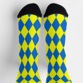 Blue Yellow Harlequin Checkered Design Socken (Oben)