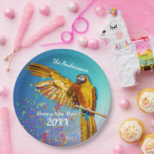 Blue & Yellow Macaw Throws Confetti Pappteller (Party)