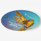 Blue & Yellow Macaw Throws Confetti Pappteller (Schrägansicht)