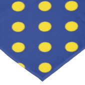 Blue Yellow Polka Dots Design Tischdecke (Schrägansicht)