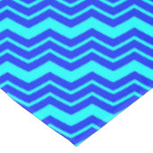 Blue Zig Zag Zickzack Muster Tischdecke (Schrägansicht)