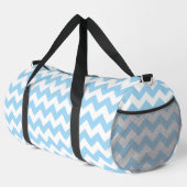 Blue Zigzag, Blue Zickzack, geometrisches Muster Duffle Bag (Rechte Ecke)