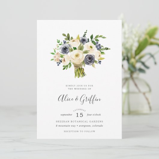 Blueberry Lane Bouquet Wedding Einladung (Stehend Vorderseite)