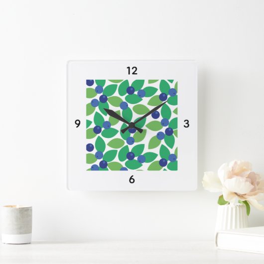 Blueberry Modern Elegant Pattern Green Purple. Quadratische Wanduhr (Zuhause)