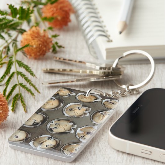 Blueberry Muffin in einer Kuchenform Schlüsselanhä Schlüsselanhänger (Vorderseite rechts)