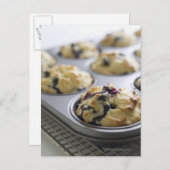 Blueberry Muffins in einer Backdose auf einer Kühl Postkarte (Vorne/Hinten)