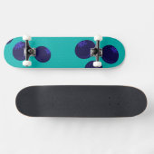 Blueberry Pop – Minimales Fruchtmuster Skateboard (Horizontal)