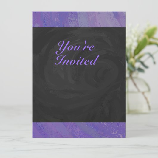 Blueberry Smear und Black Monogram Einladung (Stehend Vorderseite)