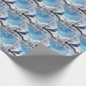 Bluebird singt auf einem Kirschbaumzweig Geschenkpapier (Ecke)