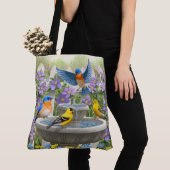 Bluebirds Goldfink und Fontane Birdbath Tasche (Von Nahem)