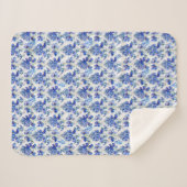 Bluebonnet Floral Pattern Blue and White Sherpadecke (Vorderseite (Horizontal))