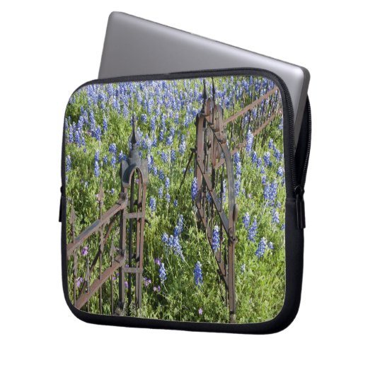 Bluebonnets und Phlox rund um den Friedhof Laptopschutzhülle (Vorderseite Links)