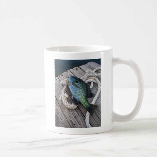 Bluegill auf Dock Kaffeetasse (Rechts)