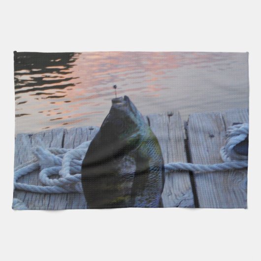 Bluegill bei Sonnenuntergang Lake Arrowhead Handtuch (Horizontal)