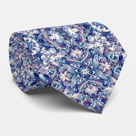 Blues, Lila und weiße Blütenmuster und wirbelfarbi Krawatte (Gerollt)