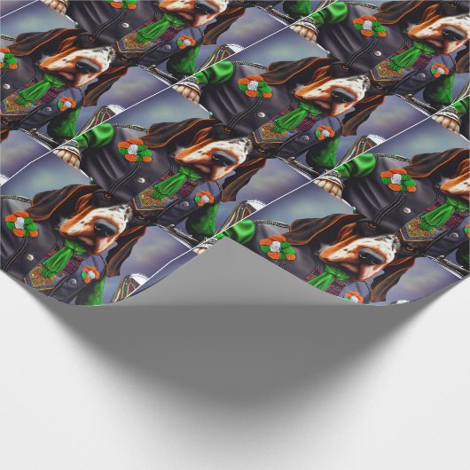 Bluetick Coonhound Fahrrad St. Patrick's Day Geschenkpapier (Ecke)