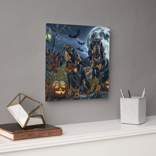 Bluetick Coonhound Halloween Spooky Quadratische Wanduhr (Büro)