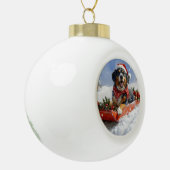 Bluetick Coonhound Hund in Sledge Weihnachten Keramik Kugel-Ornament (Links)