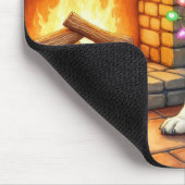 Bluetick Coonhound Kamin mit Weihnachtslichtern Mousepad (Ecke)