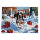 Bluetick Coonhound läuft im Schnee mit Weihnachten Große Geschenktüte (Vorderseite)
