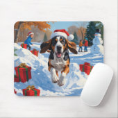 Bluetick Coonhound läuft im Schnee mit Weihnachten Mousepad (Mit Mouse)