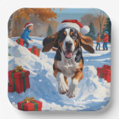 Bluetick Coonhound läuft im Schnee mit Weihnachten Pappteller (Vorderseite)