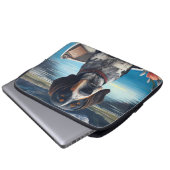 Bluetick Coonhound on a Paddle: Ein Landschaftlich Laptopschutzhülle (Vorne Knopf)