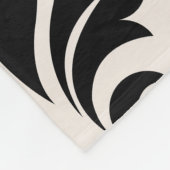 Blüh Damask Art I Black on Cream Fleecedecke (Ecke)