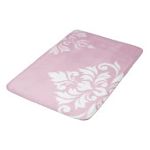 Blüh Damask Art II Pinks & White Badematte (Schrägansicht)
