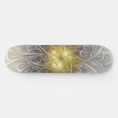 Blüh mit Gold Moderne Abstrakte Fraktal Blume Skateboard (Horizontal)