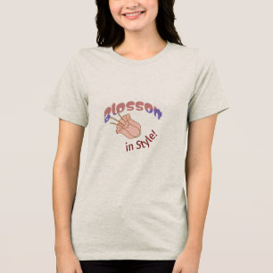Blühe stilvoll Florale Typografie T-Shirt Tri-Blend Shirt