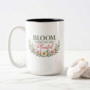 Blühe, wo du gepflanzt bist, Florale Inspiration Zweifarbige Tasse