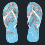 Blühend rosa Blume Bride Wedding Blue Badesandalen<br><div class="desc">Die Flops blühe eine rosa Blume Illustration auf hellblauem Hintergrund und eine klassische Hochzeitstypografie. Dieses schöne Paar eleganter Flip Flops wäre ein schönes etwas Blau für eine Frühlings- oder Sommerhochzeit. -Zeile Anpassen mit dem Text mithilfe der Vorlagenfelder. Wenn Sie gewollt haben, um den Stil, die Farbe oder die Textplatzierung des...</div>