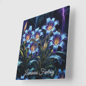 Blühende blaue Lilien in der Nacht lebendige Blume Quadratische Wanduhr (Winkel)