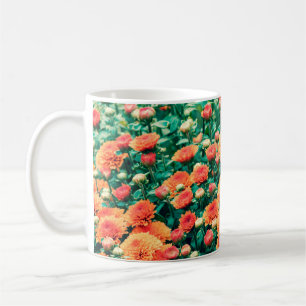 Blühende Blume im Gartenherbst,  Kaffeetasse