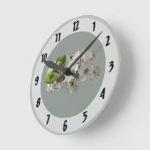 Blühende Blüten aus weißer Birne Runde Wanduhr (Winkel)