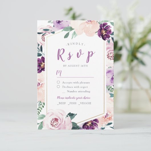 Blühende botanische Hochzeit mit lila Blumenbezug RSVP Karte (Stehend Vorderseite)