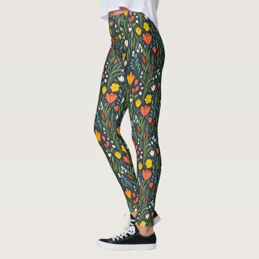 Blühende Freude: Blumenmuster im Frühling Leggings (Links)