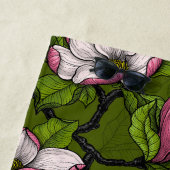 Blühende Magnolie und Titmausvogel 2 Strandtuch (Beispiel)