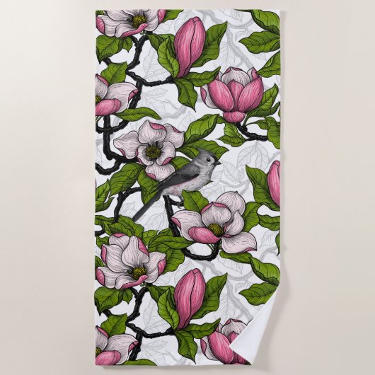 Blühende Magnolie und Titmausvogel Strandtuch (Vorderseite)