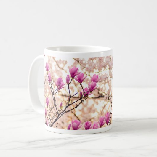 Blühende rosa Lila Magnolias-Frühlingsszene Blume Kaffeetasse (Vorderseite Links)